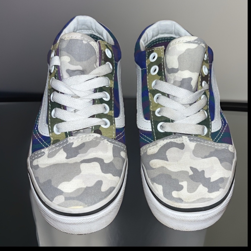 Vans Old Skool Known As A Classic Skater Shoe W/Side Stripe Camocollage Multi